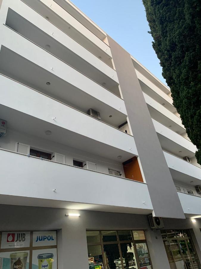 Galerija Istok-zapad Apartma *